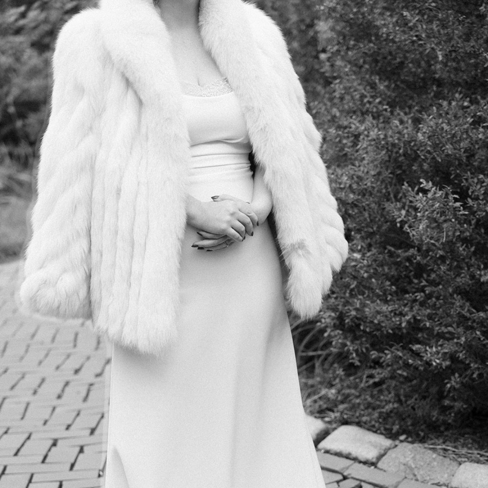 Luxurious Natural Blue Fox Fur Coat - Perfect for a Wedding - Picture 15 of 16